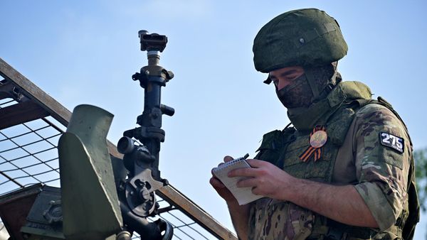 Работа реактивной системы залпового огня Ураган 275 самоходного артиллерийского полка Первой гвардейской танковой армии группировки войск Запад - Sputnik Армения