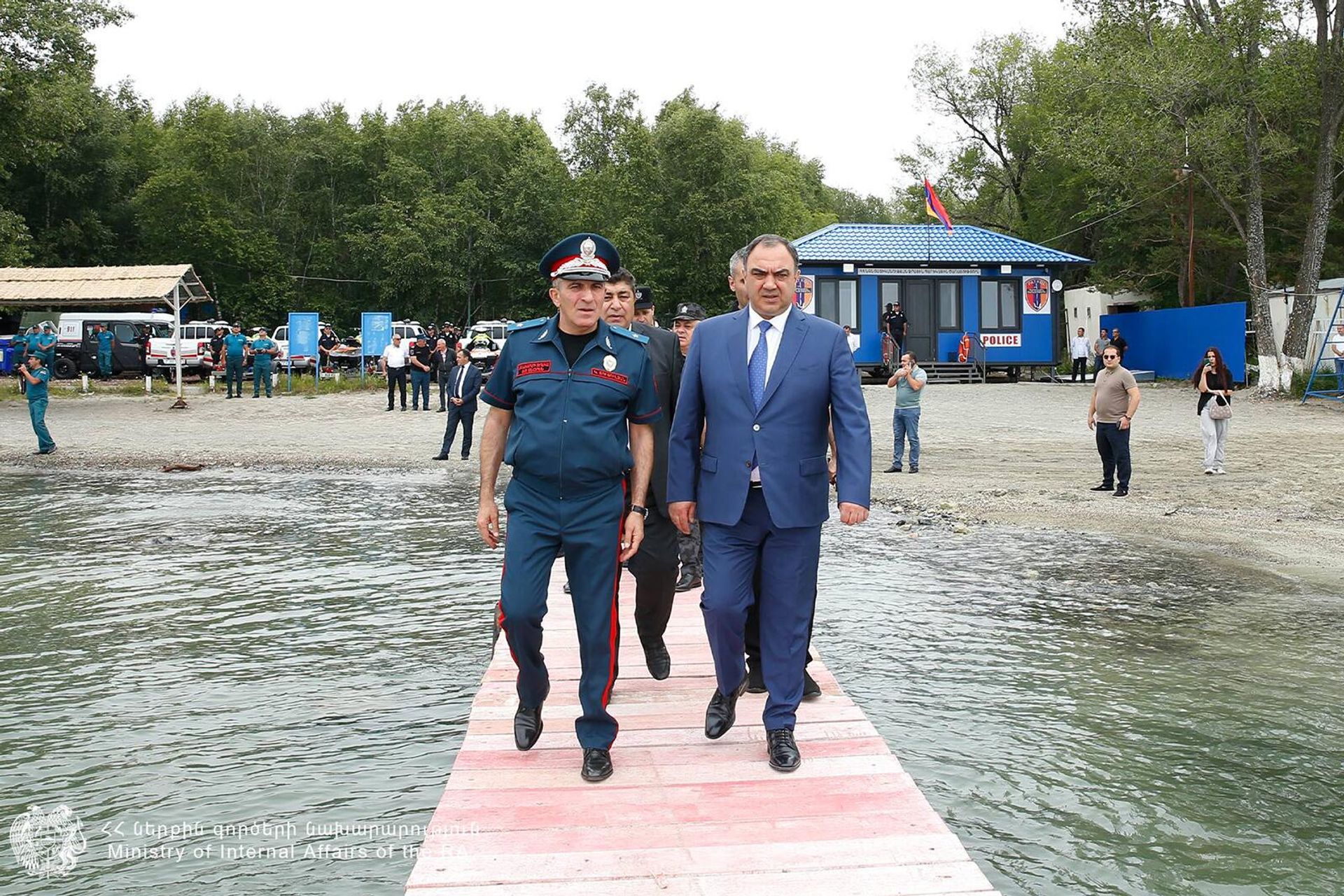 Министр внутренних дел Ваге Казарян встретился с сотрудниками службы водного патрулирования и спасательной службы (1 июля 2024). Севан - Sputnik Արմենիա, 1920, 01.07.2024