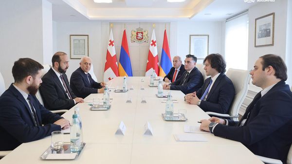 Премьер- министр Грузии Ираклий Кобахидзе принял главу МИД Армении Арарата Мирзояна (3 июля 2024). Тбилиси - Sputnik Армения