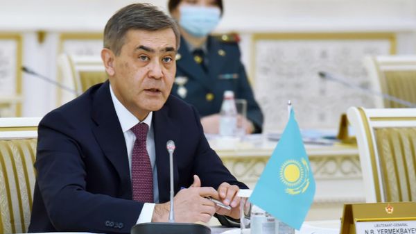 Министр обороны Казахстана Нурлан Ермекбаев во время встречи с министром обороны Турции (26 октября 2020). Нур-Султан - Sputnik Армения