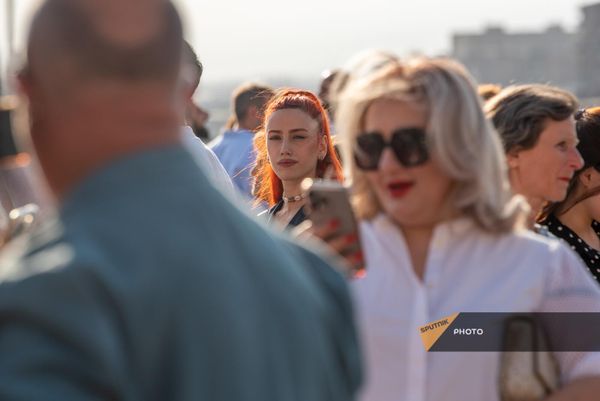 Гости на ковровой дорожке 21-го Международного кинофестиваля "Золотой абрикос". - Sputnik Армения