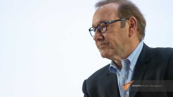 Актер Кевин Спейси на встрече с поклонниками в Доме Кино (9 июля 2024). Еревaн - Sputnik Армения