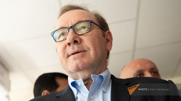 Актер Кевин Спейси на встрече с поклонниками в Доме Кино (9 июля 2024). Еревaн - Sputnik Армения