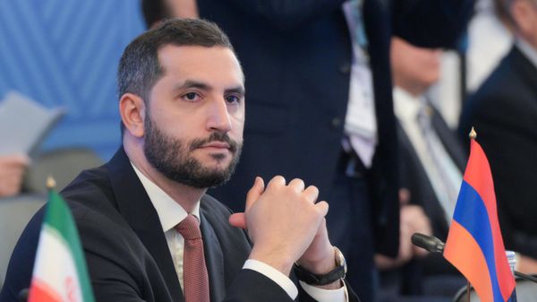Заместитель председателя НС Рубен Рубинян на пленарном заседании в расширенном формате Роль парламентов в противодействии фрагментации многосторонней торговой системы и преодолении угроз , связанных с последствиями глобальных кризисов в рамках форума БРИКС (12 июля 2024). Санкт-Петербург - Sputnik Армения
