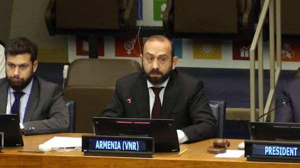 Арарат Мирзоян выступает на политическом форуме высокого уровня, посвященном устойчивому развитию ООН (17 июля 2024). Нью-Йорк - Sputnik Армения
