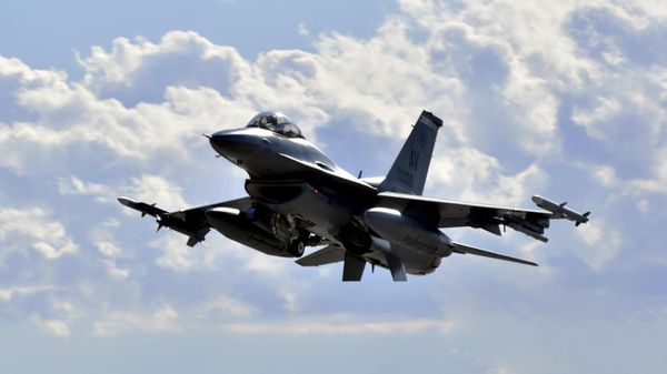 F-16  - Sputnik Армения
