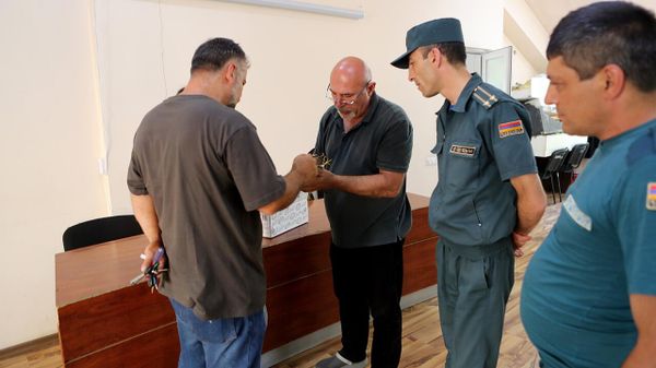 Փրկարարները թռչուններին տեղափոխել են կենդանաբանական այգի - Sputnik Արմենիա