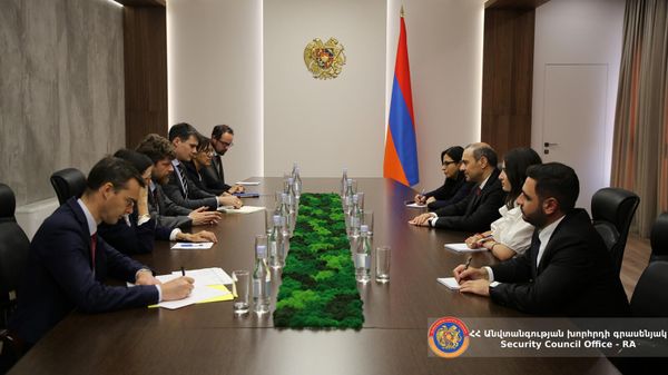 Секретарь Совета Безопасности РА Армен Григорян принял делегацию компании Фраматтом (23 июля 2024). Еревaн - Sputnik Армения