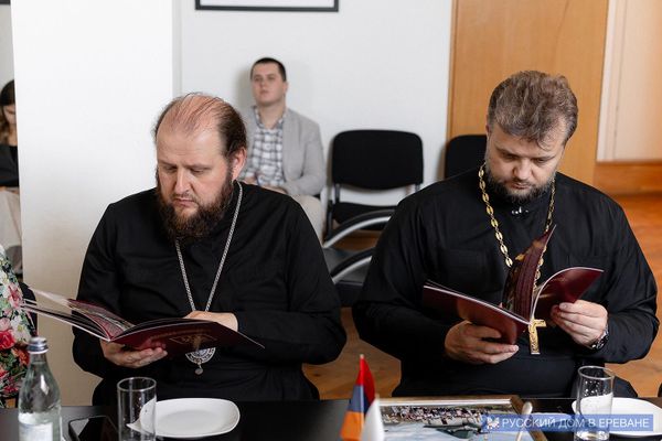Временный управляющий Ереванско-Армянской епархией, архиепископ Подольский и Люберецкий Аксий посетил представительство Россотрудничества в Армении Временный управляющий Ереванско-Армянской епархией, архиепископ Подольский и Люберецкий Аксий посетил представительство Россотрудничества в Армении - Sputnik Армения