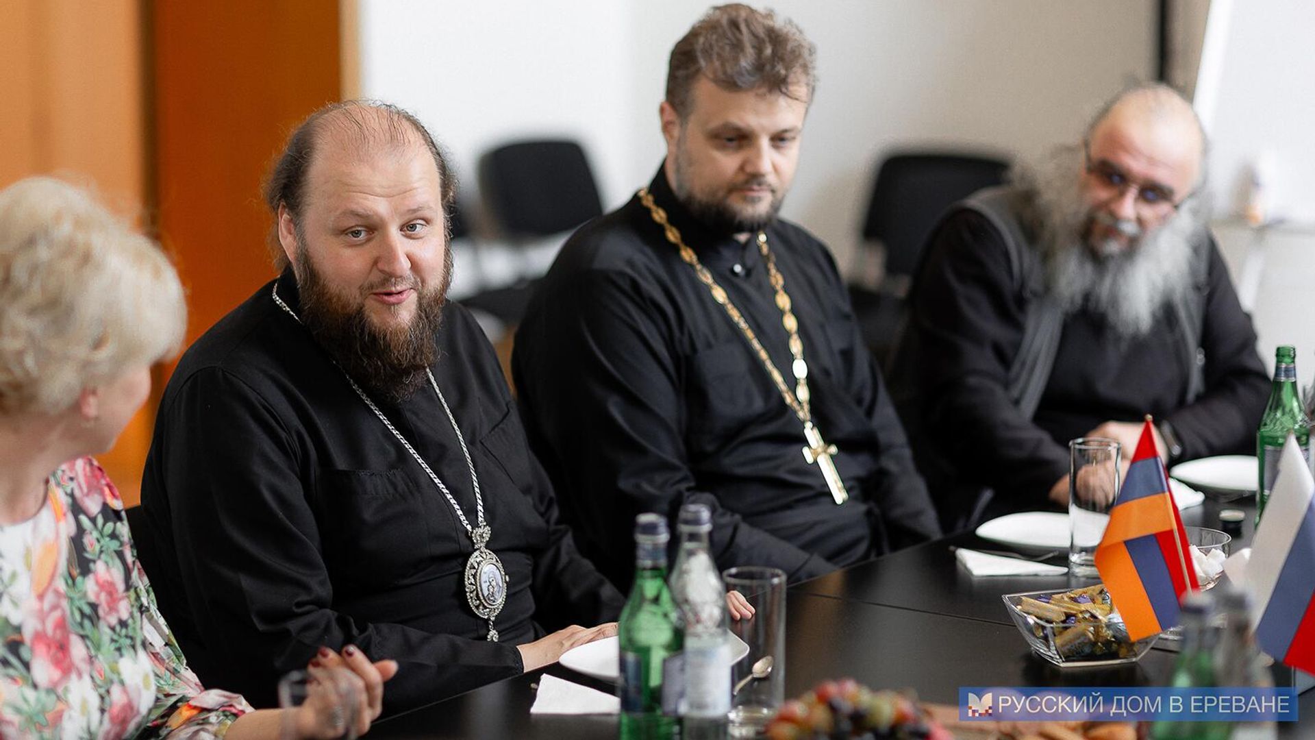 Временный управляющий Ереванско-Армянской епархией, архиепископ Подольский и Люберецкий Аксий посетил представительство Россотрудничества в Армении Временный управляющий Ереванско-Армянской епархией, архиепископ Подольский и Люберецкий Аксий посетил представительство Россотрудничества в Армении - Sputnik Армения, 1920, 24.07.2024