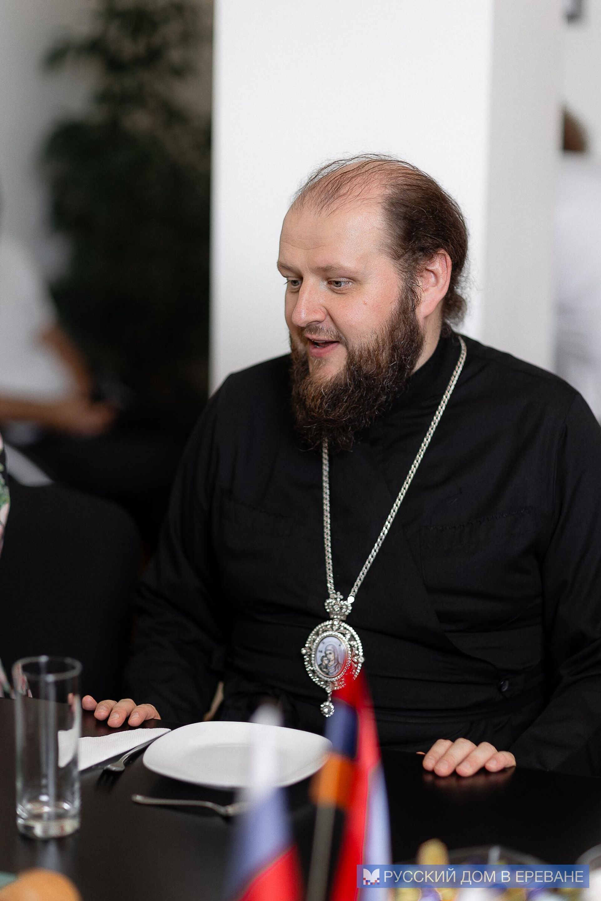 Временный управляющий Ереванско-Армянской епархией, архиепископ Подольский и Люберецкий Аксий посетил представительство Россотрудничества в Армении Временный управляющий Ереванско-Армянской епархией, архиепископ Подольский и Люберецкий Аксий посетил представительство Россотрудничества в Армении - Sputnik Армения, 1920, 24.07.2024