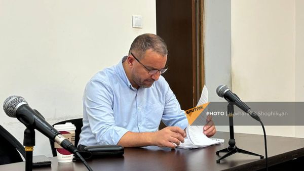 Ваан Керобян за работой (31 июля 2024). Еревaн - Sputnik Армения