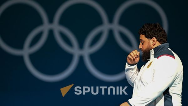 Вараздат Лалаян принимает участие в соревнованиях по тяжелой атлетике среди мужчин (+102кг) на Олимпийских играх 2024 года (10 августа 2024). Париж - Sputnik Армения