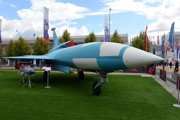 Скоростной ударный беспилотный летательный аппарат "Гром" разработки группы компаний "Кронштадт"  - Sputnik Армения