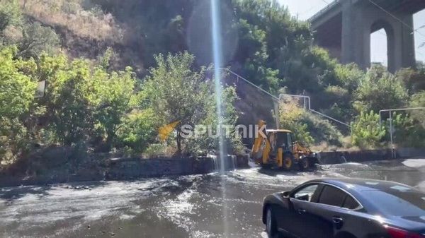 Հրազդանի կիրճում վթարվել է կոյուղատար խողովակը - Sputnik Արմենիա