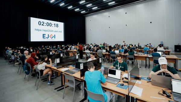 Армянские школьники завоевали 2 бронзовые медали на 8-й юношеской Олимпиаде Европы по информатике в Кишиневе - Sputnik Армения