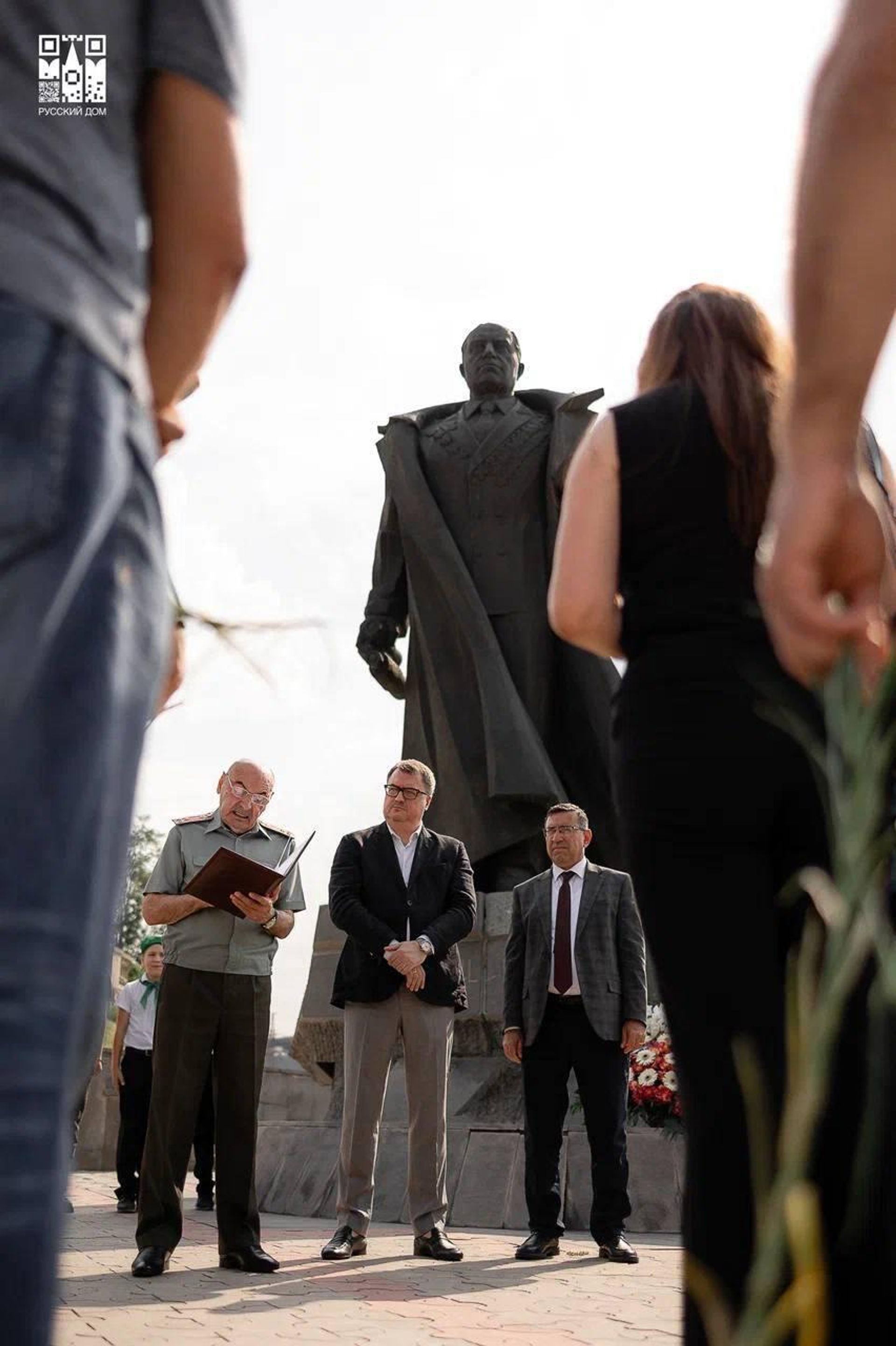 Tоржественный митинг у памятника Ивану Исакову, посвященный 130-летию со дня рождения Героя Советского Союза, ученого, автора единственного в мире Морского Атласа (22 августа 2024). Еревaн Tоржественный митинг у памятника Ивану Исакову, посвященный 130-летию со дня рождения Героя Советского Союза, ученого, автора единственного в мире Морского Атласа (22 августа 2024). Еревaн - Sputnik Армения, 1920, 22.08.2024