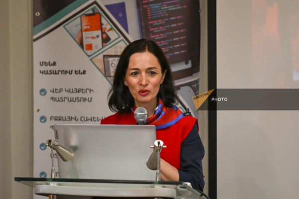 Министр ОНКС Жанна Андреасян на презентации единой системы электронных билетов для посещения государственных музеев Museumsarmenia.am (23 августа 2024). Еревaн - Sputnik Армения