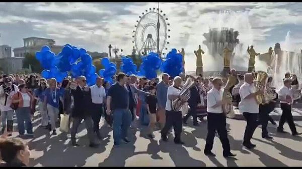 На ВДНХ в Москве прошел многонациональный Марш Дружбы - Sputnik Армения