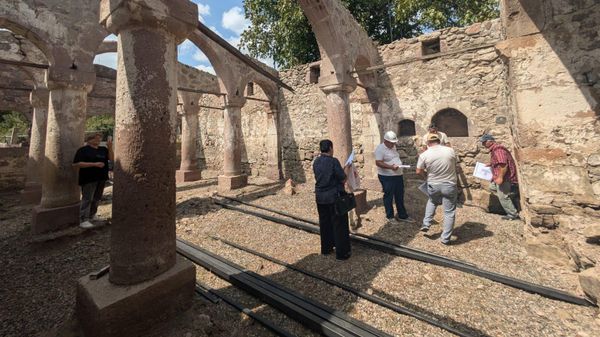 Сотрудники Управления по охране памятников истории и культуры МОНКС РА и ГНКО Служба по охране исторической среды и историко-культурных музеев-заповедников посетили церковь Святой Троицы в Киранце - Sputnik Армения
