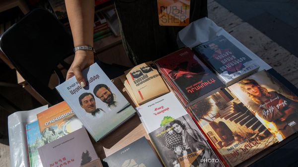 Ереванский книжный фестиваль (6 сентября 2024). Еревaн - Sputnik Армения