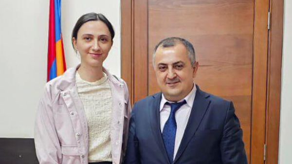 Замминистра ОНКС Карен Гилоян принял олимпийскую чемпионку и 3-кратную чемпионку мира по прыжкам в высоту Марию Ласицкене (11 сентября 2024). Еревaн - Sputnik Армения