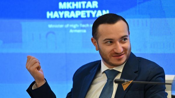 Министр высокотехнологичной промышленности Армении Мхитар Айрапетян на мероприятии Искусственный интеллект: бум для развивающихся рынков? в рамках Международного форума Ереванский диалог (11 сентября 2024). Еревaн - Sputnik Армения