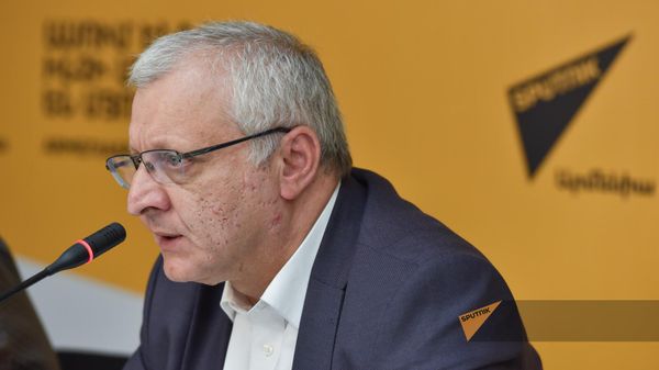 Пресс-конференция политического аналитика, лидера партии Демократическая альтернатива Сурена Суренянца (18 сентября 2024). Еревaн - Sputnik Արմենիա