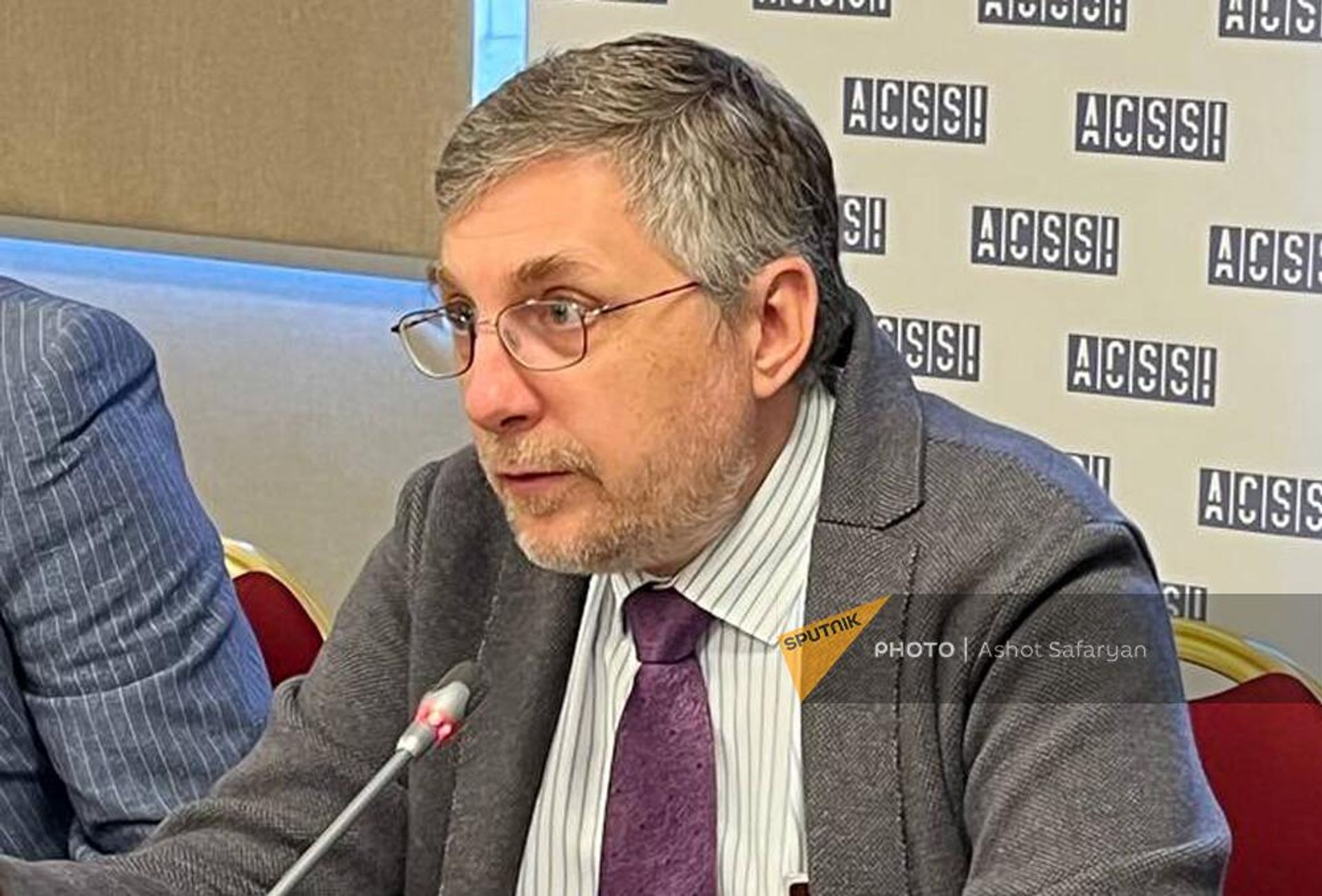 Директор Центра евроазиатских исследований Института международных исследований МГИМО Иван Сафранчук Директор Центра евроазиатских исследований Института международных исследований МГИМО Иван Сафранчук - Sputnik Армения, 1920, 28.09.2024