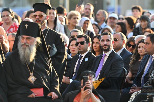 Из представителей власти в церемонии приняли участие вице-спикеры парламента Армении Рубен Рубинян и Акоп Аршакян - Sputnik Армения