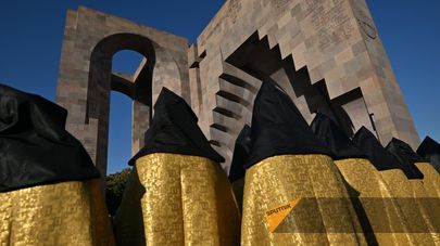 Священнослужители на церемонии освящения Пресветлого Мира (28 сентября 2024). Эчмиадзин