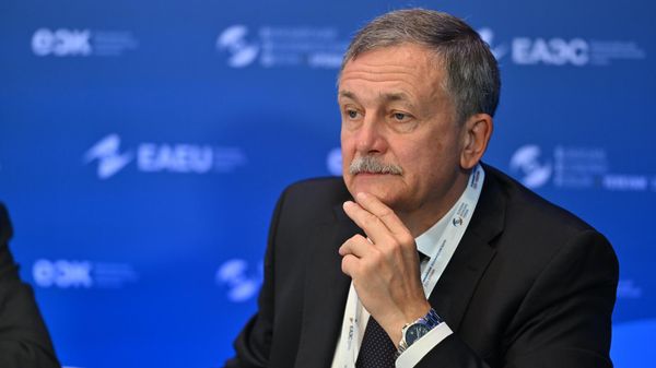 Член Коллегии (Министр) по таможенному сотрудничеству Евразийской экономической комиссии Руслан Давыдов во время сессии Цифровые тренды в деятельности таможенных органов: теория и практика в рамках ЕЭФ 2024 (30 сентября 2024). Еревaн - Sputnik Армения