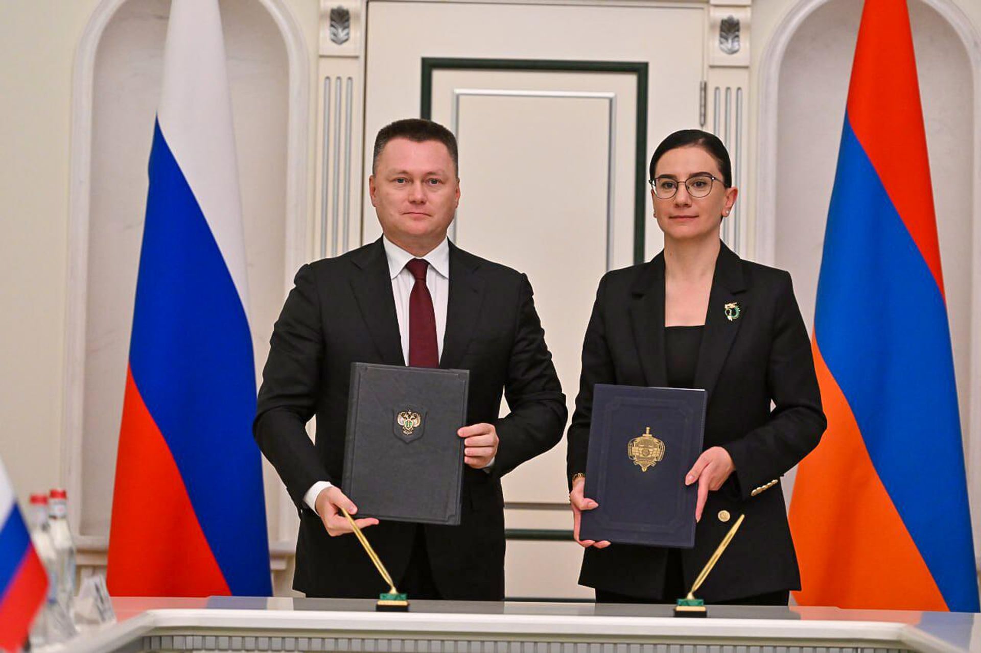 Церемония подписания программы сотрудничества на 2025-2026 гг. между Генеральными прокурорами Армении и России Анной Вардапетян и Игорем Красновым (4 октября 2024). Еревaн - Sputnik Армения, 1920, 04.10.2024