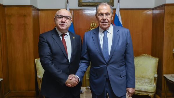 Министр иностранных дел России Сергей Лавров принял Чрезвычайного и полномочного посла Армении Гургена Арсеняна (4 октября 2024). Москвa - Sputnik Армения