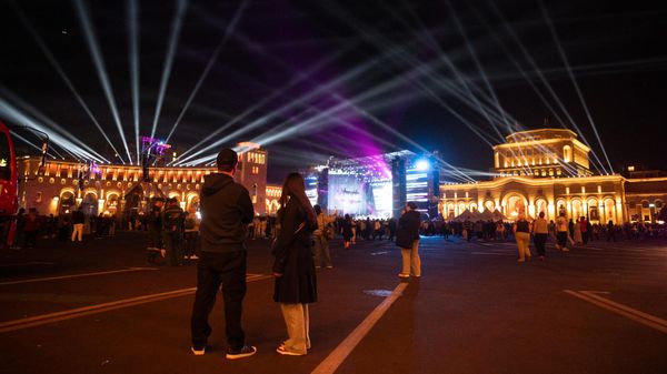 Концерт в преддверии открытия Всемирной конференции по инновациям и технологиям WCIT2024 DigiTec на площади Республики (4 октября 2024). Еревaн - Sputnik Армения