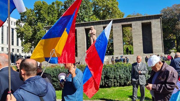 Компартия Армении проводит праздничное мероприятие История Дружбы, посвященное армяно-российским отношениям, приуроченное к годовщине освобождения Ереванской крепости (20 октября 2024). Еревaн - Sputnik Армения