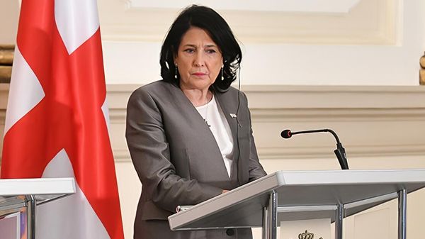 Президент Грузии Саломе Зурабишвили на совместной пресс-конференции с армянским коллегой по итогу встречи (15 мая 2021). Тбилиси - Sputnik Армения