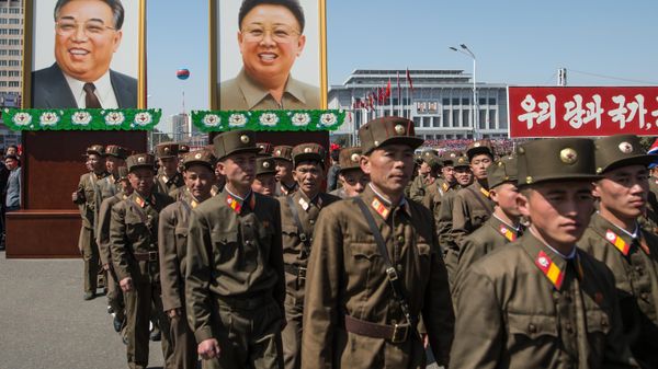 Портреты с изображениями Ким Ир Сена и Ким Чен Ира - Sputnik Армения