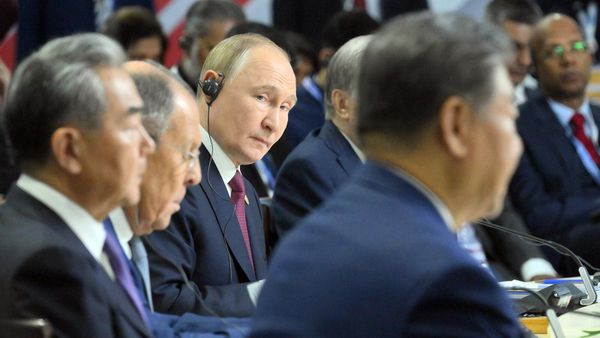 Президент РФ Владимир Путин во время встречи с лидерами БРИКС в расширенном составе в рамках XVI саммита БРИКС (23 октября 2024). Москва - Sputnik Армения