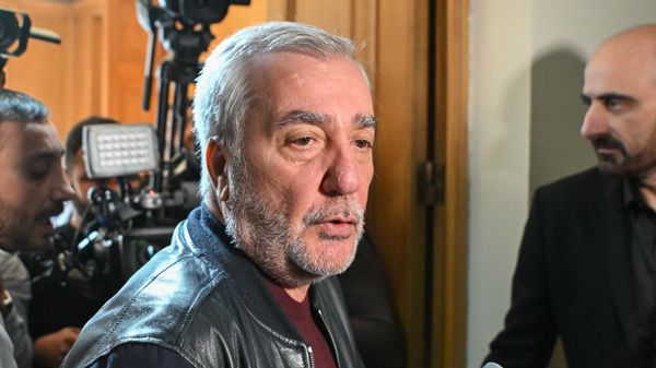Андраник Кочарян отвечает на вопросы журналистов в здании Национального собрания (29 октября 2024). Еревaн - Sputnik Армения