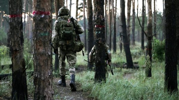 Военнослужащие инженерно-саперного взвода 116-й отдельной бригады особого назначения Росгвардии в зоне проведения специальной военной операции. - Sputnik Армения