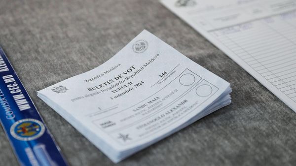 Голосование на втором туре президентских выборов в Молдавии на одном из избирательных участков (3 ноября 2024). Кишинев - Sputnik Армения