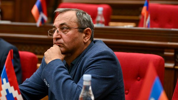 Арцвик Минасян во время Парламентских слушании по предлагаемым изменениям в Избирательном кодексе РА (8 ноября 2024). Еревaн - Sputnik Армения