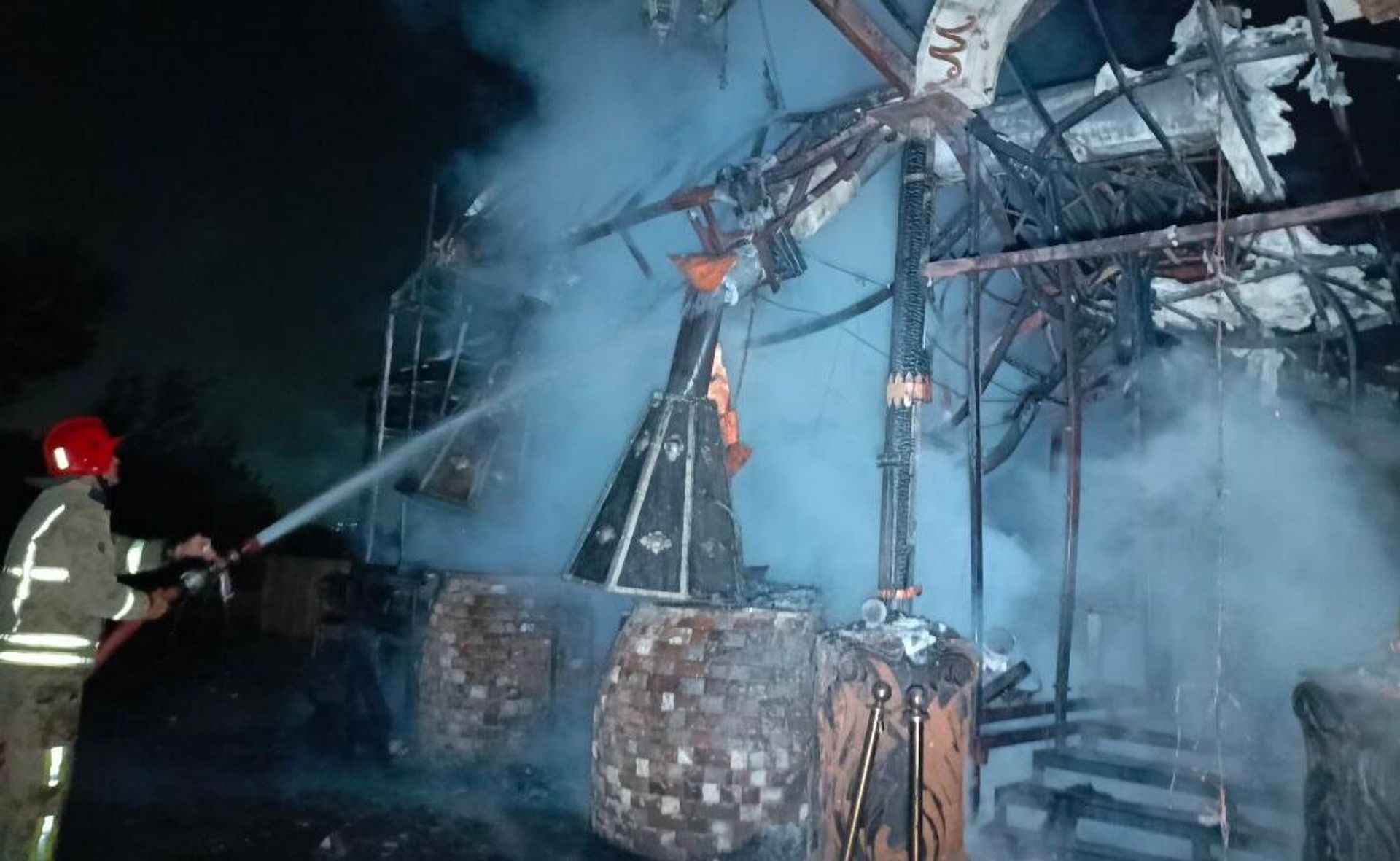 Сотрудники пожарной службы на месте возгорания ресторана (10 ноября 2024). Армавир Сотрудники пожарной службы на месте возгорания ресторана (10 ноября 2024). Армавир - Sputnik Արմենիա, 1920, 11.11.2024