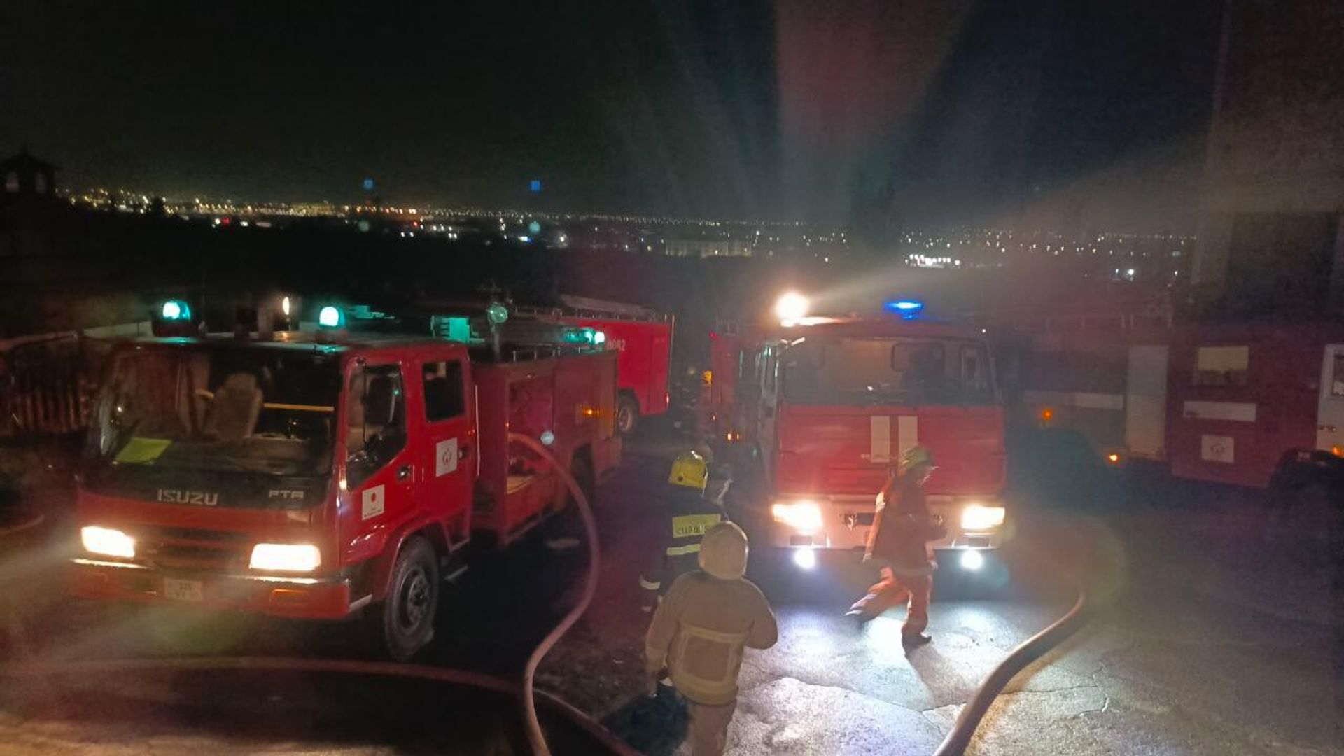 Сотрудники пожарной службы на месте возгорания ресторана (10 ноября 2024). Армавир Сотрудники пожарной службы на месте возгорания ресторана (10 ноября 2024). Армавир - Sputnik Արմենիա, 1920, 11.11.2024