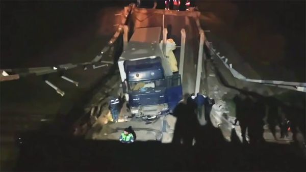 Автомобильный мост обрушился в Крыму между селами Изумрудное и Маслово - Sputnik Армения