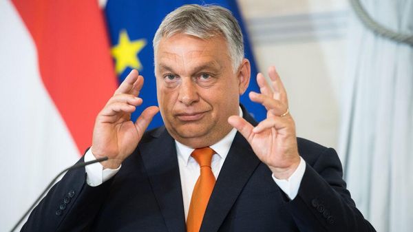 Премьер-министр Венгрии Виктор Орбан выступает на совместной пресс-конференции с канцлером Австрии (28 июля 2022). Венa - Sputnik Армения