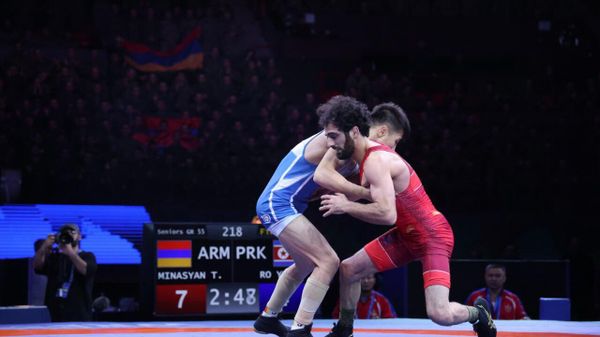 Тигран Минасян завоевал серебряную медаль Чемпионата мира по борьбе среди военнослужащих (21 ноября 2024). Еревaн - Sputnik Армения