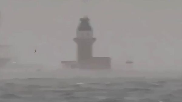 Ливни и сильный ветер привели к перебоям в воздушном сообщении в крупных городах Турции  - Sputnik Армения
