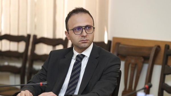 Заместитель председателя Центрального банка Армен Нурбекян на заседании постоянной комиссии НС по финансово-кредитным и бюджетным вопросам (15 мая 2023). Еревaн - Sputnik Армения